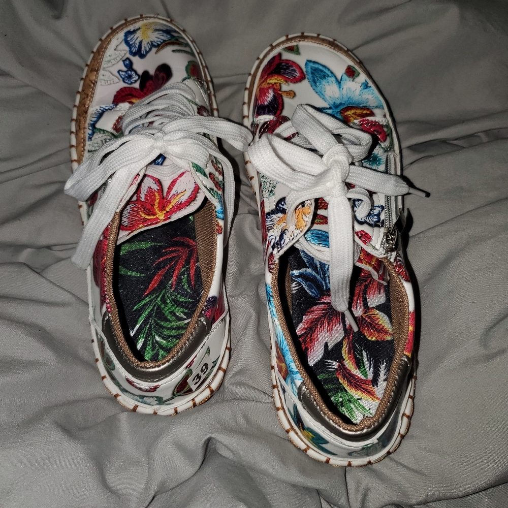 FLORAL PRINT SNEAKERS